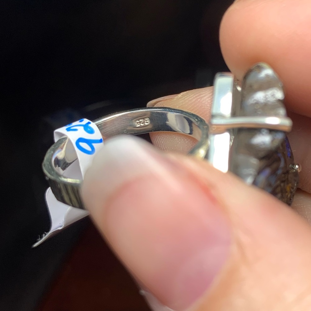 Solid sterling ring with carved Boulder opal - Picture 11 of 12